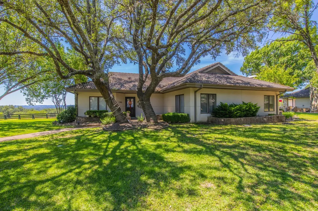 1703 Clubhouse Hill Drive Spicewood TX 78669
