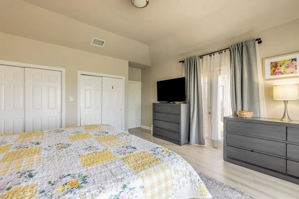 1703 Clubhouse Hill Drive Spicewood TX 78669