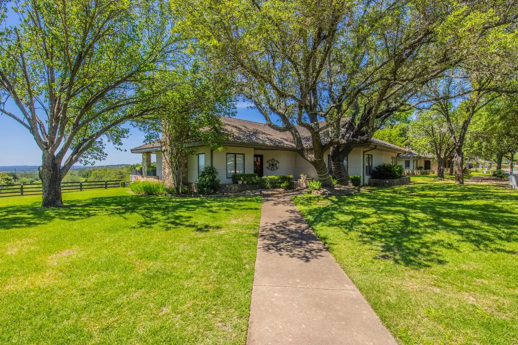 1703 Clubhouse Hill Drive Spicewood TX 78669