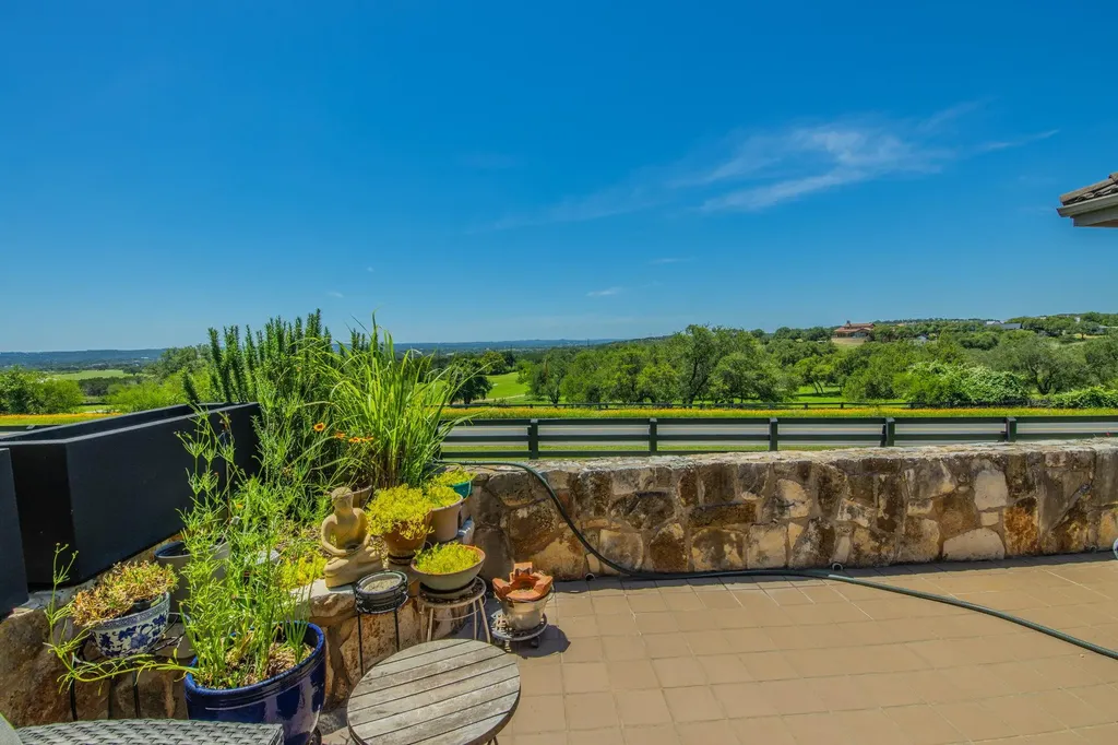 1703 Clubhouse Hill Drive Spicewood TX 78669