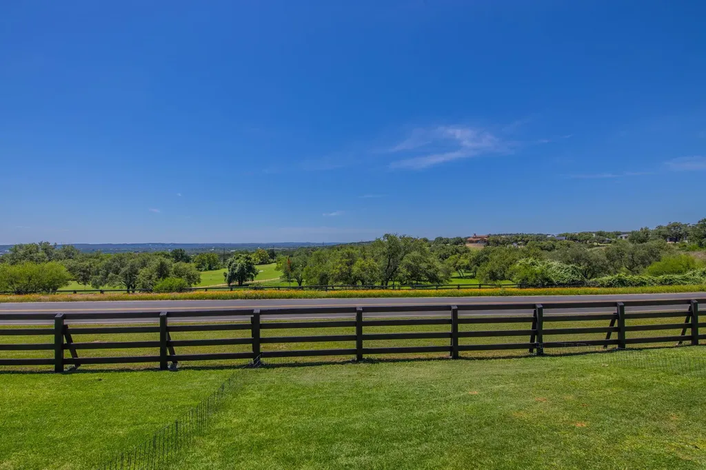 1703 Clubhouse Hill Drive Spicewood TX 78669