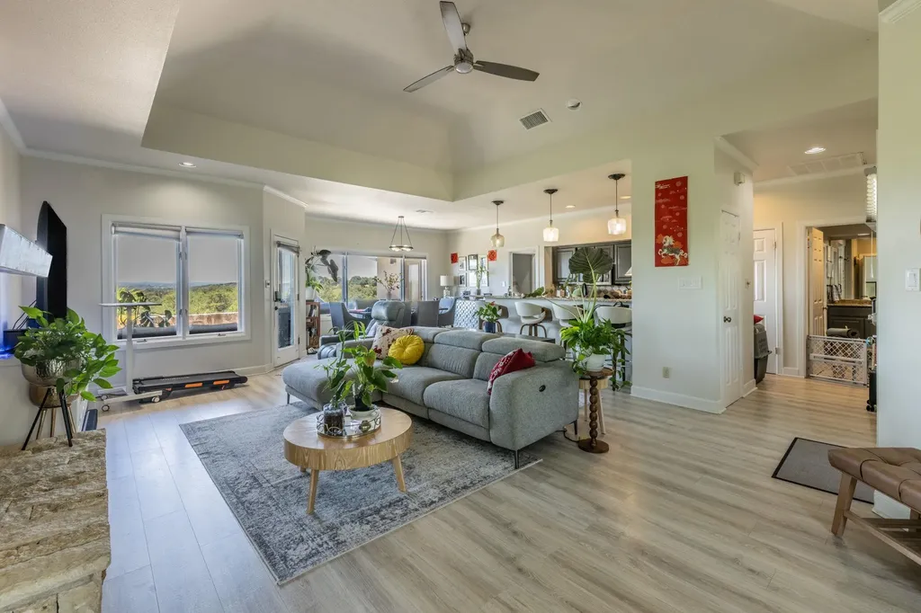 1703 Clubhouse Hill Drive Spicewood TX 78669