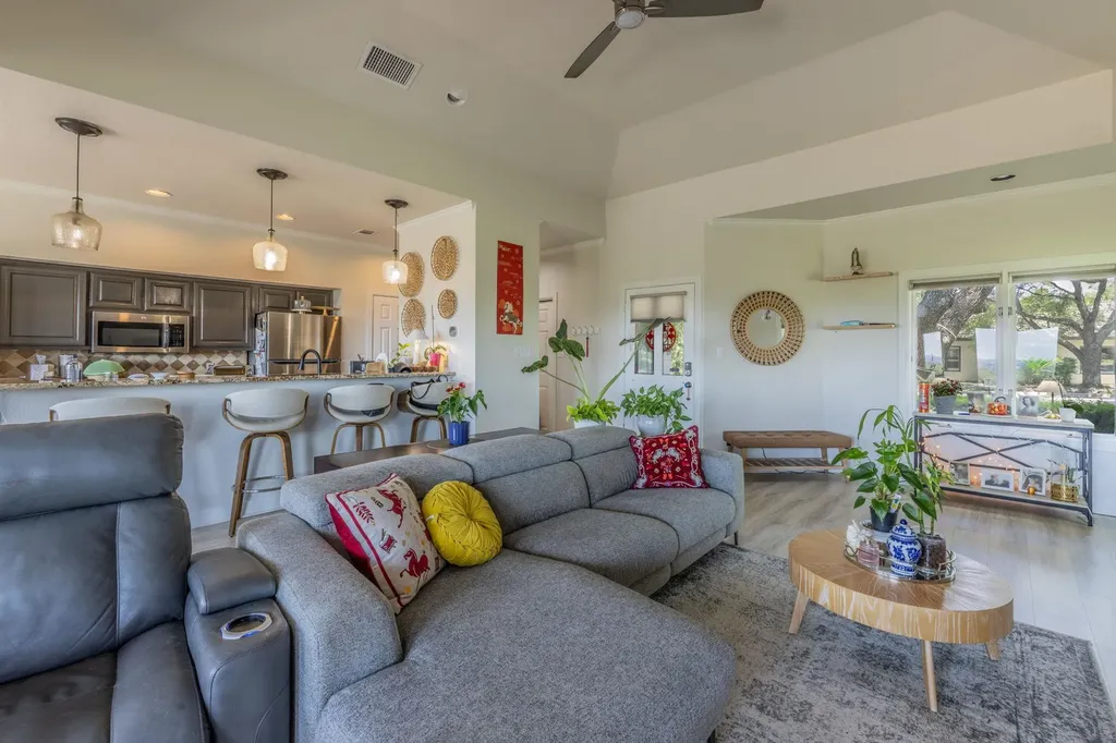 1703 Clubhouse Hill Drive Spicewood TX 78669