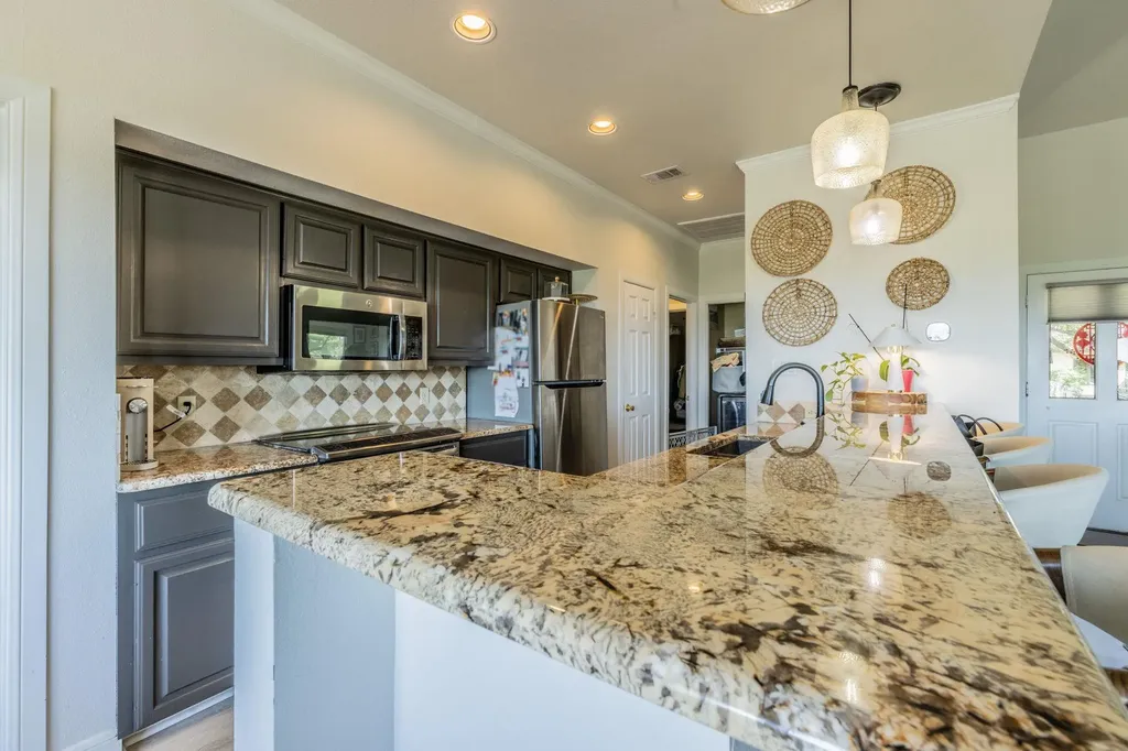 1703 Clubhouse Hill Drive Spicewood TX 78669