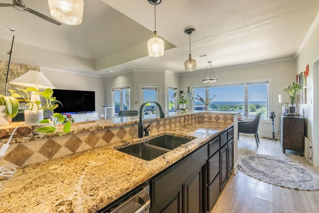1703 Clubhouse Hill Drive Spicewood TX 78669