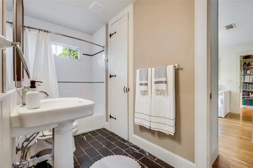 4705 Fairview Drive Austin TX 78731