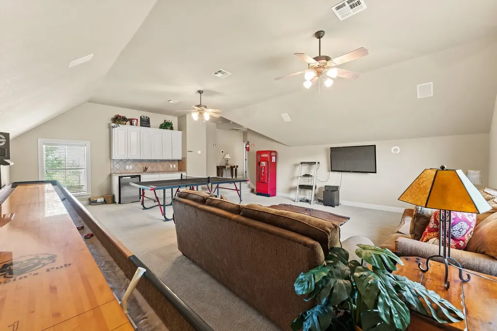 1017 Coventry Road Spicewood TX 78669