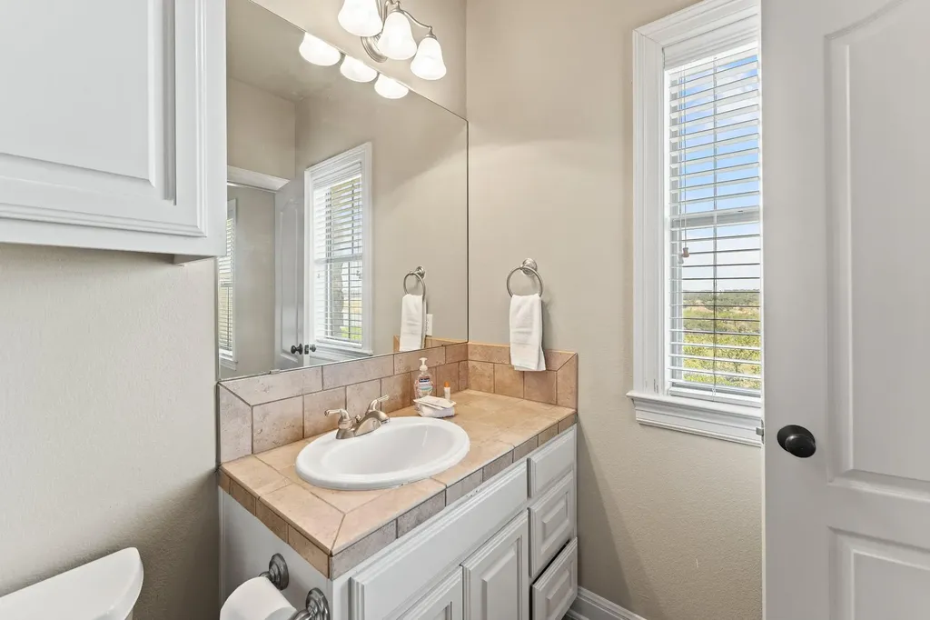 1017 Coventry Road Spicewood TX 78669