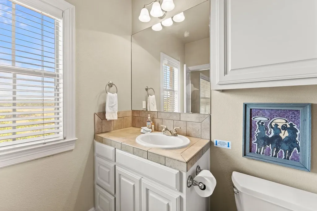 1017 Coventry Road Spicewood TX 78669