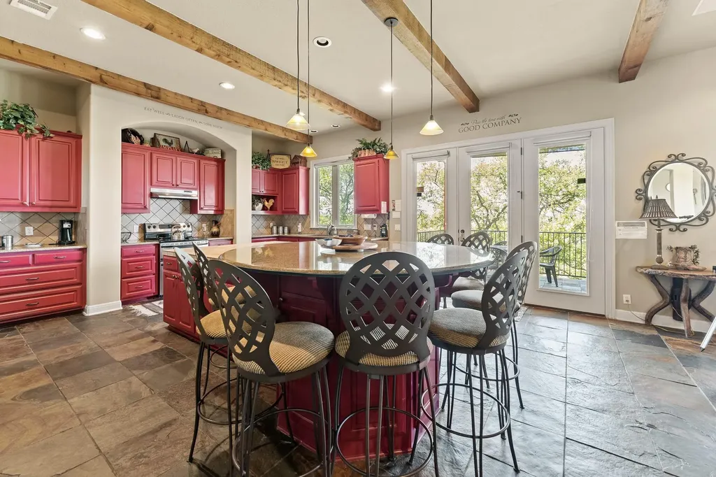 1017 Coventry Road Spicewood TX 78669