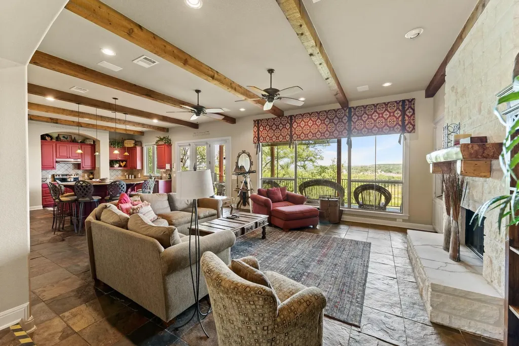 1017 Coventry Road Spicewood TX 78669