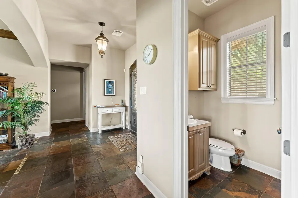 1017 Coventry Road Spicewood TX 78669