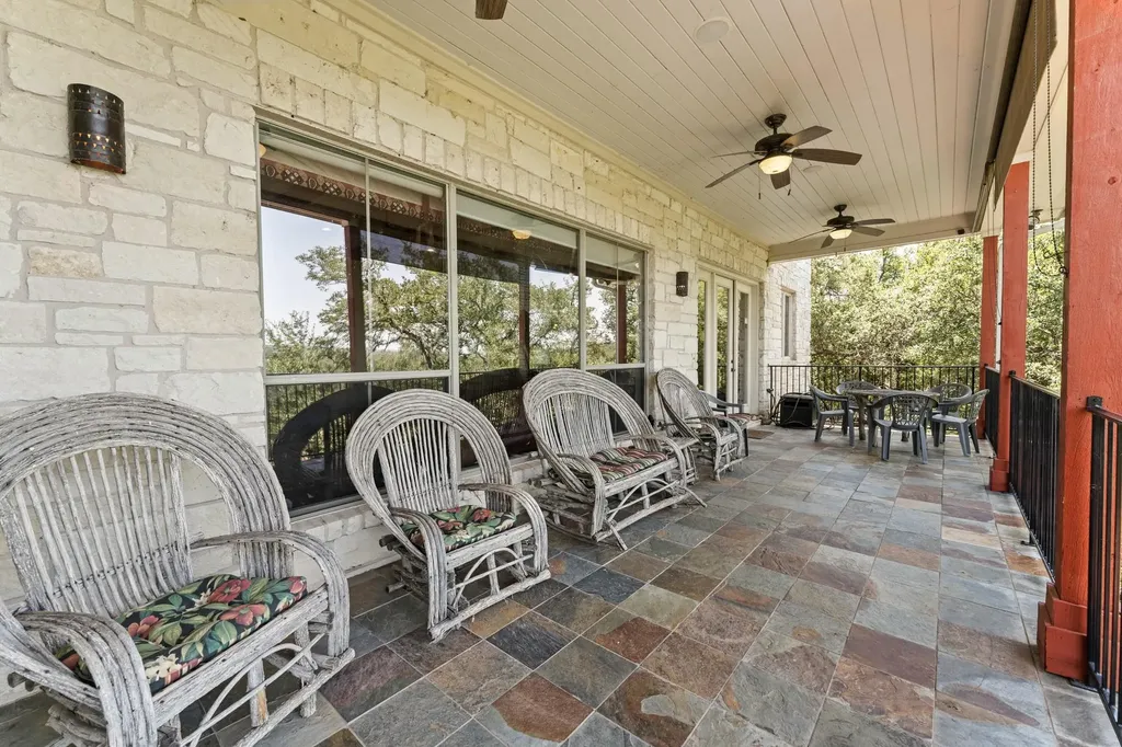 1017 Coventry Road Spicewood TX 78669