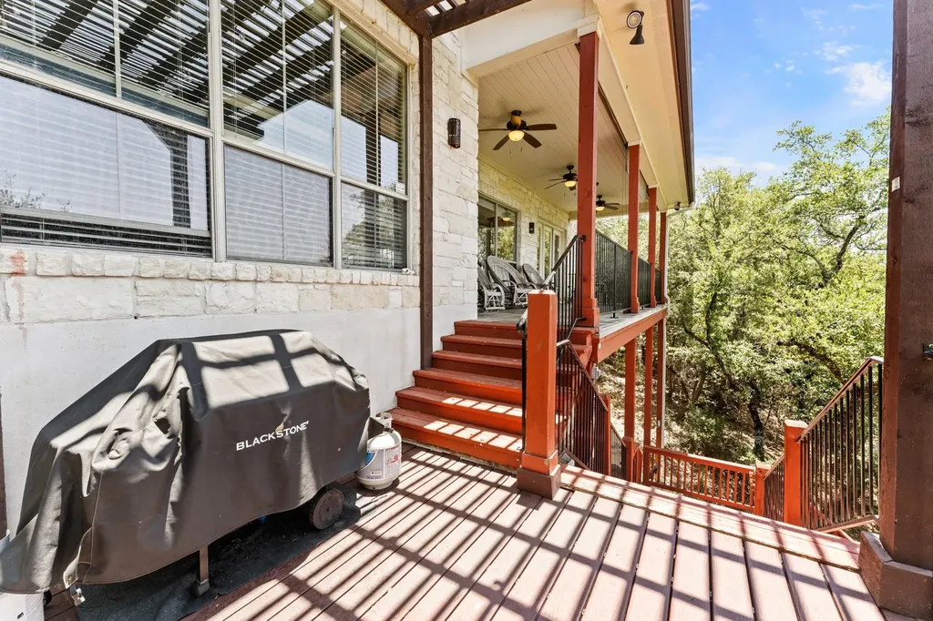 1017 Coventry Road Spicewood TX 78669