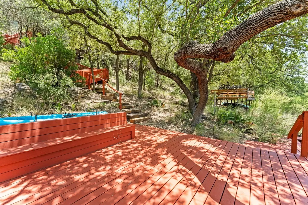 1017 Coventry Road Spicewood TX 78669
