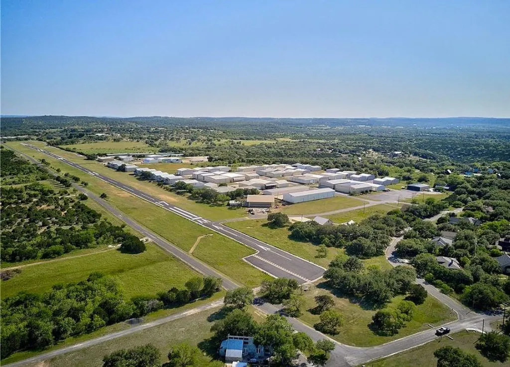 1017 Coventry Road Spicewood TX 78669