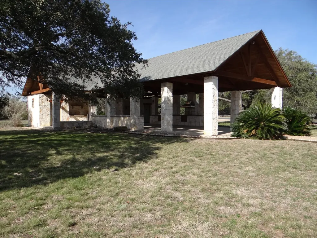 1017 Coventry Road Spicewood TX 78669