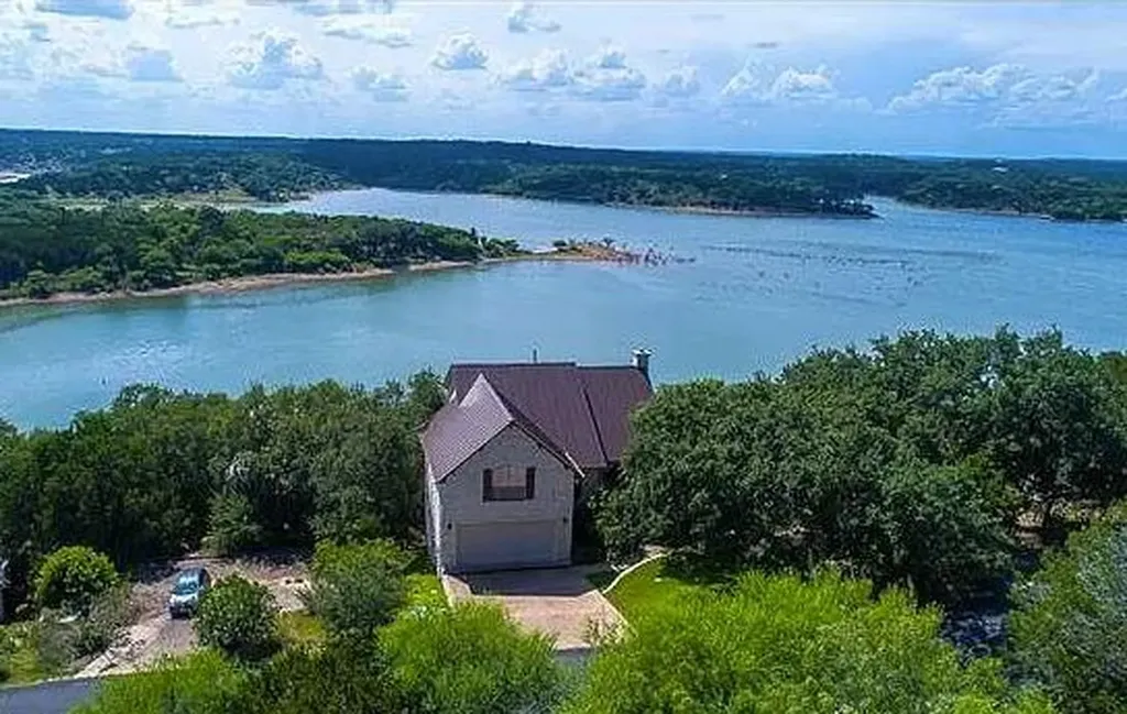 1017 Coventry Road Spicewood TX 78669