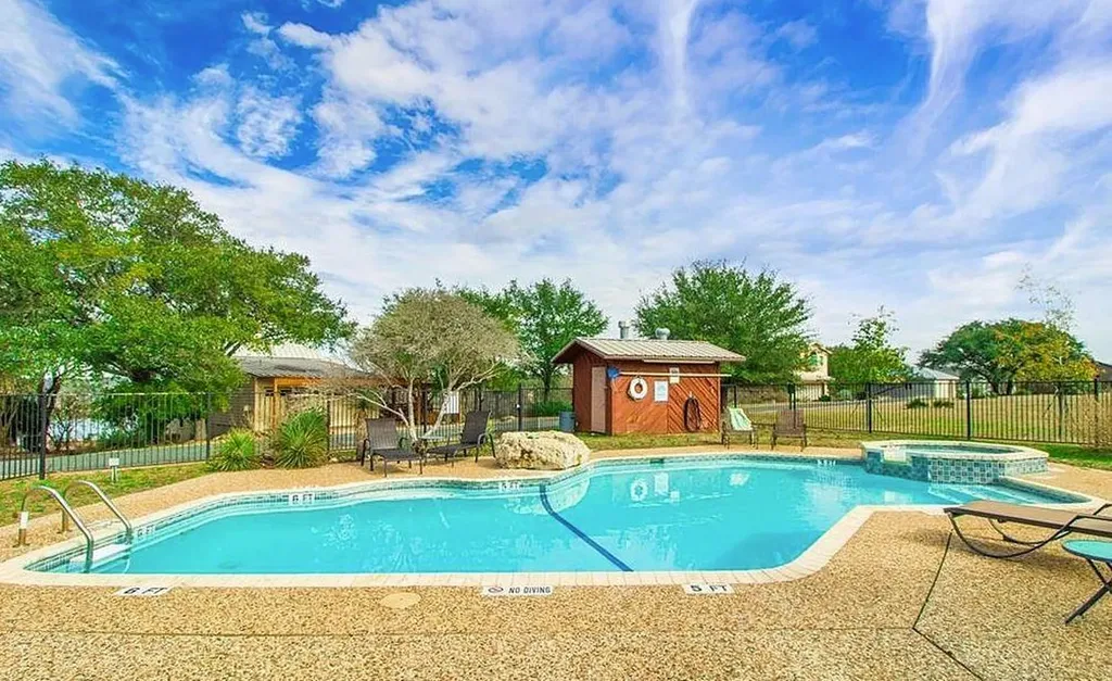 1017 Coventry Road Spicewood TX 78669