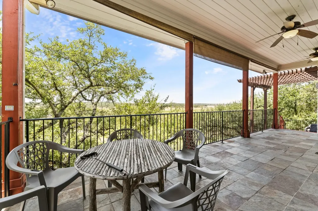 1017 Coventry Road Spicewood TX 78669