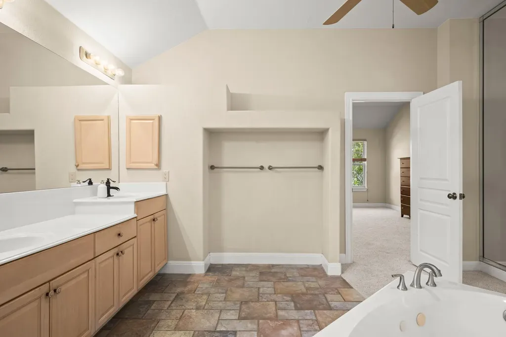 149 Spanish Oak Trail Elgin TX 78621