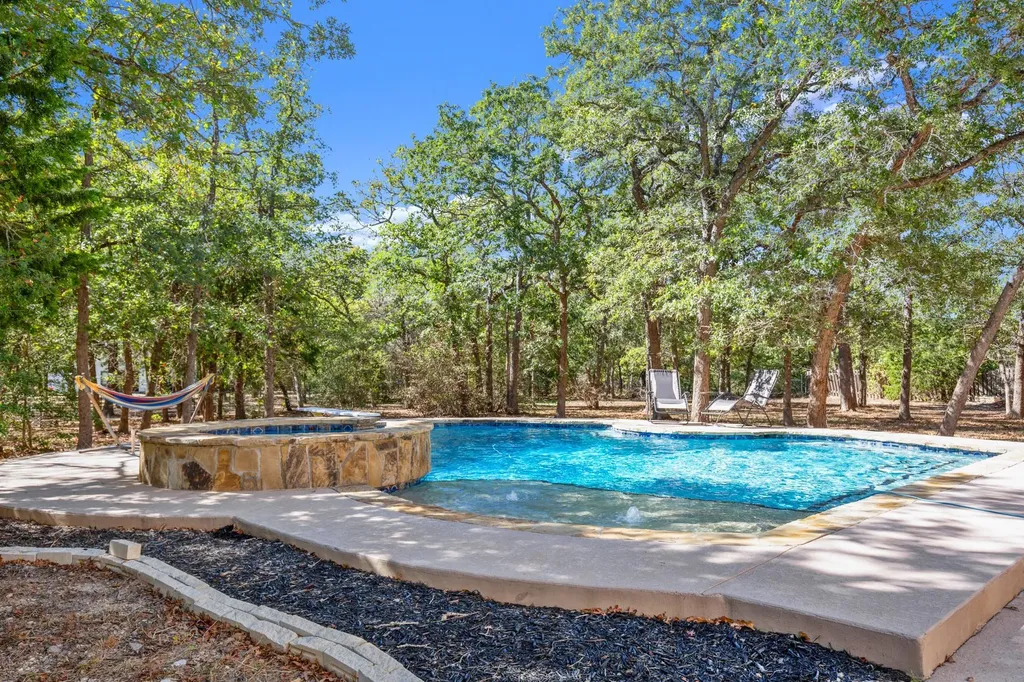 149 Spanish Oak Trail Elgin TX 78621