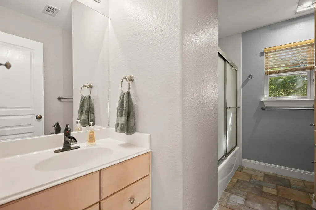 149 Spanish Oak Trail Elgin TX 78621