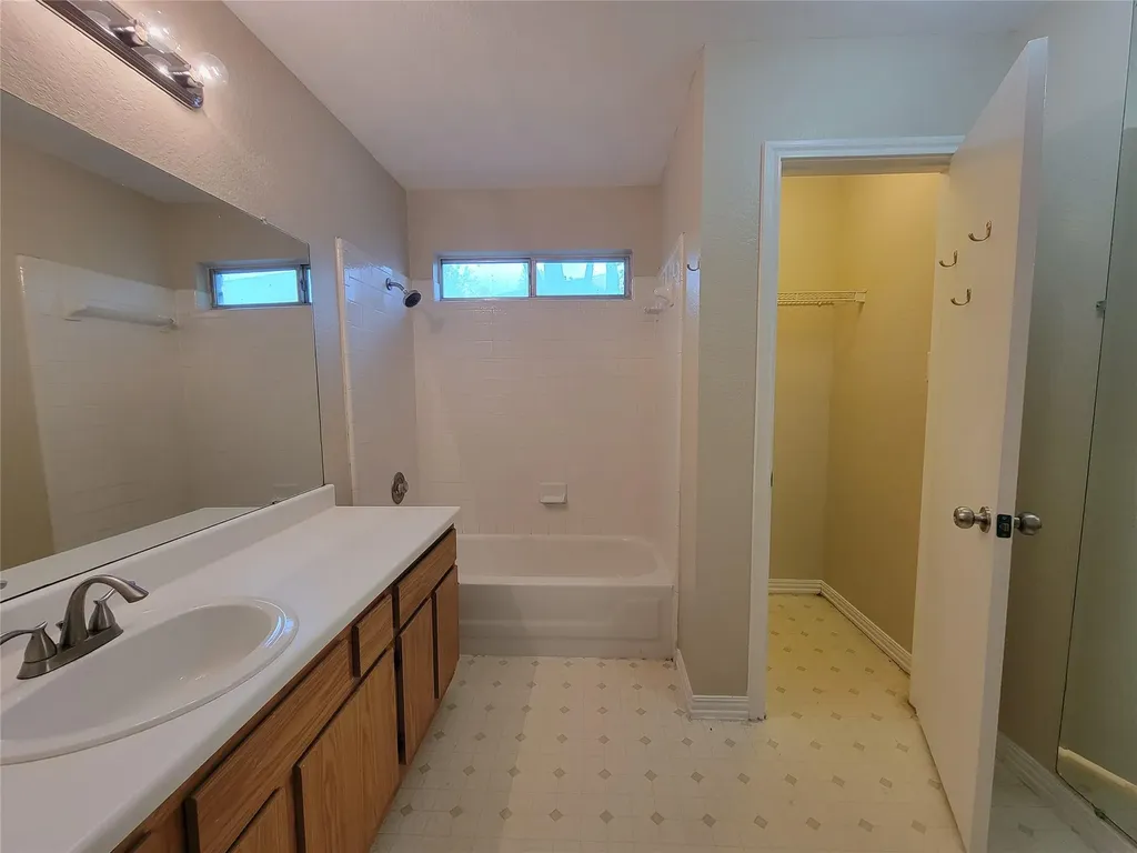 2328 Friarcreek Loop Round Rock TX 78664