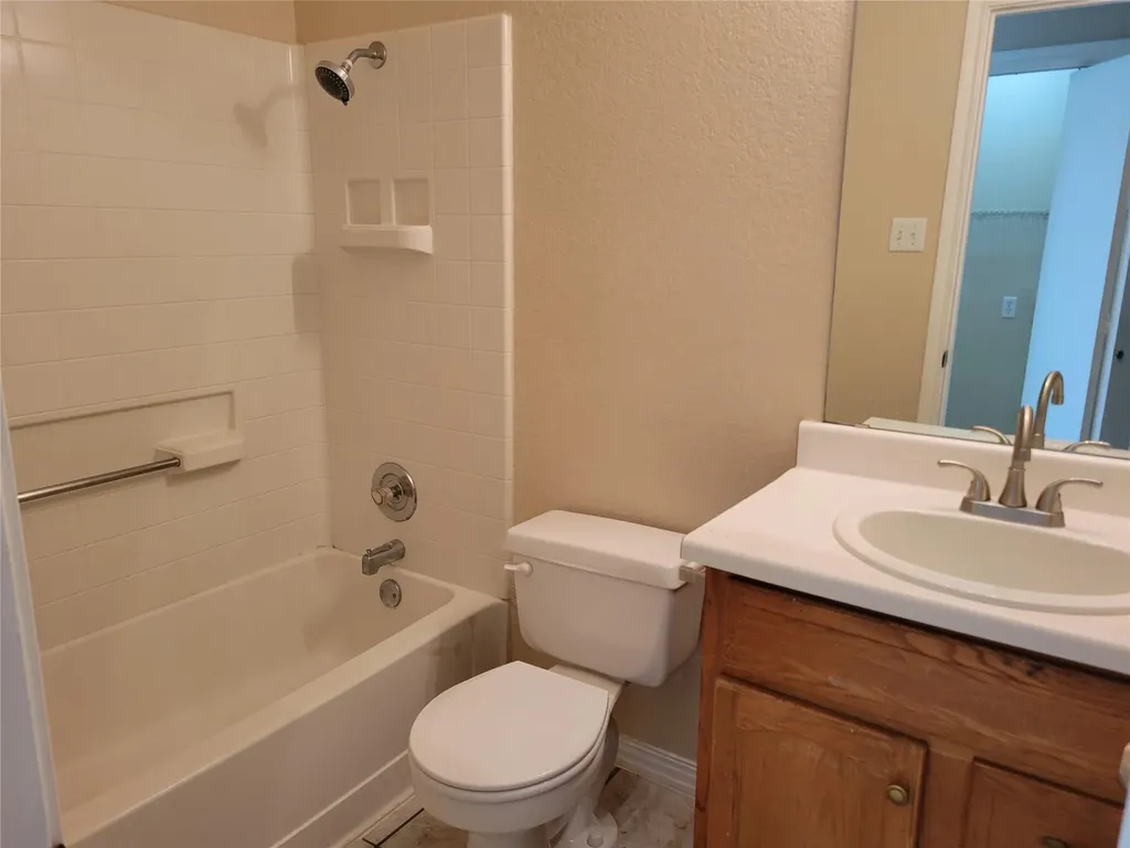2328 Friarcreek Loop Round Rock TX 78664