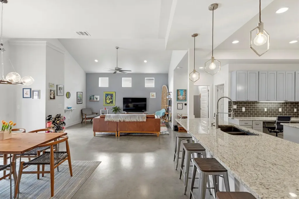 3019 Lyons Road Austin TX 78702