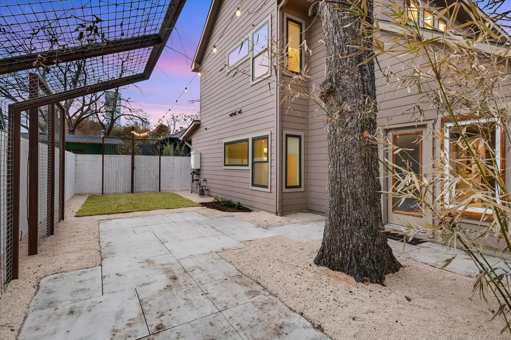 1613 Willow Street Austin TX 78702