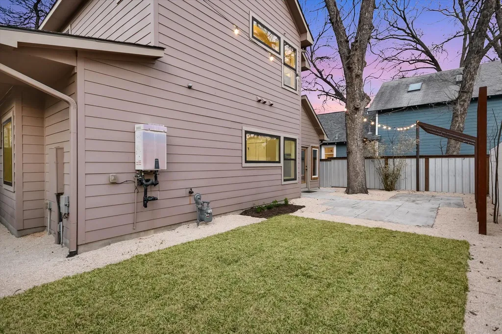 1613 Willow Street Austin TX 78702