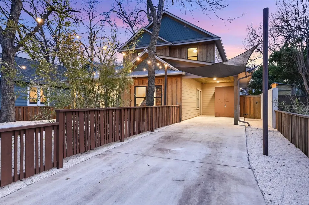 1613 Willow Street Austin TX 78702