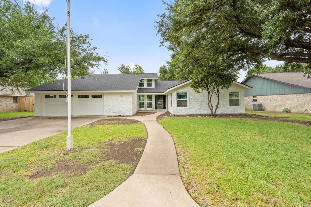 1403 Stone Ridge Drive Taylor TX 76574