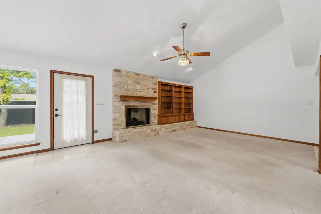 1403 Stone Ridge Drive Taylor TX 76574