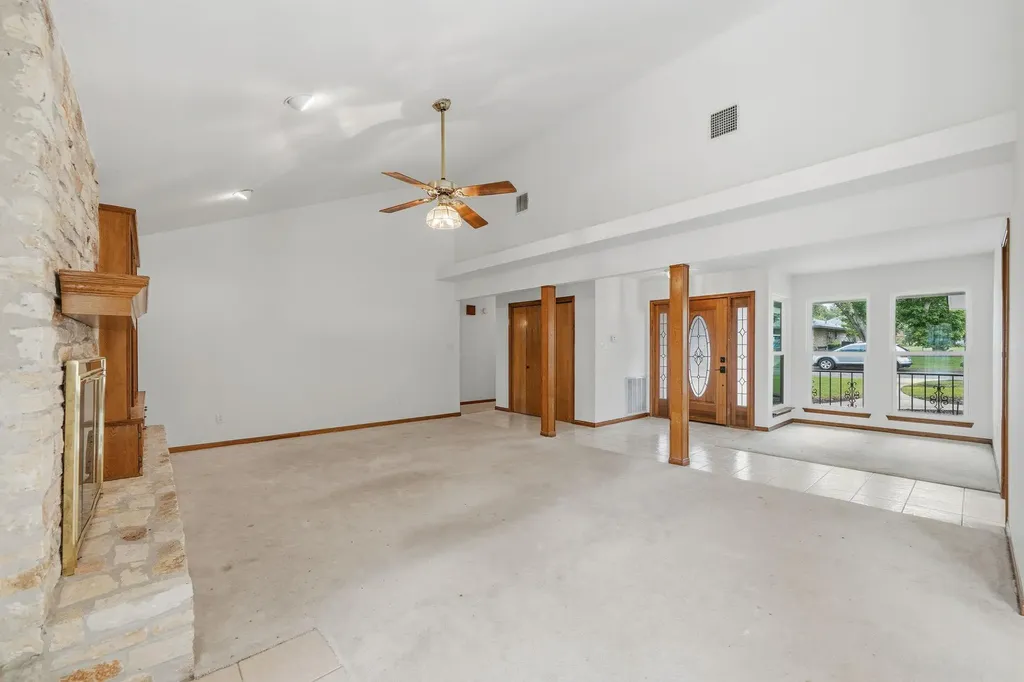 1403 Stone Ridge Drive Taylor TX 76574