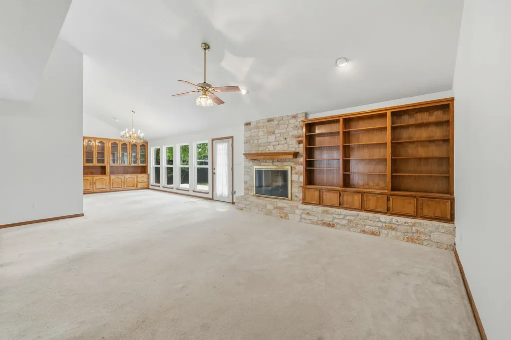 1403 Stone Ridge Drive Taylor TX 76574