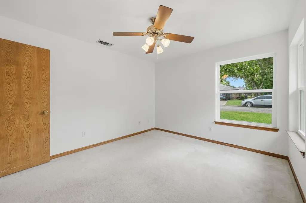 1403 Stone Ridge Drive Taylor TX 76574
