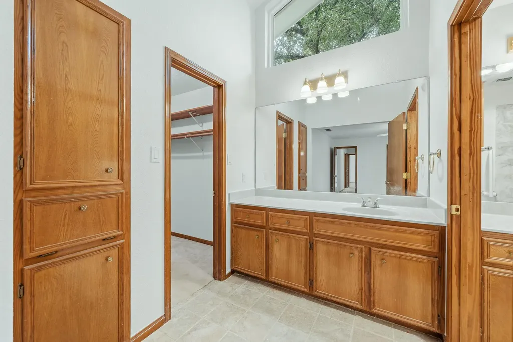 1403 Stone Ridge Drive Taylor TX 76574