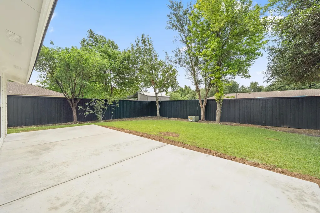 1403 Stone Ridge Drive Taylor TX 76574