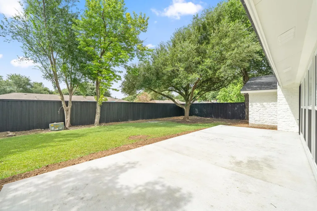 1403 Stone Ridge Drive Taylor TX 76574