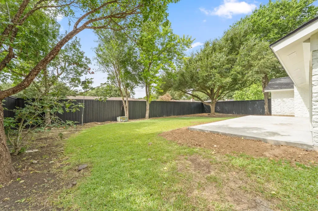 1403 Stone Ridge Drive Taylor TX 76574