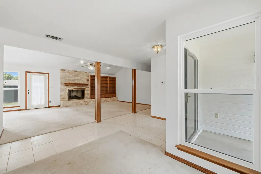 1403 Stone Ridge Drive Taylor TX 76574