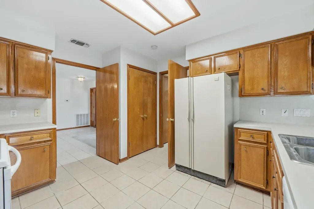1403 Stone Ridge Drive Taylor TX 76574