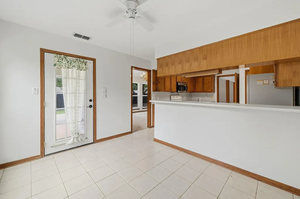1403 Stone Ridge Drive Taylor TX 76574