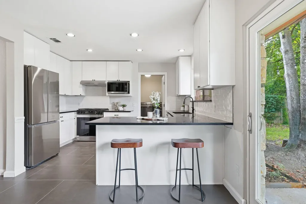 9907 Oak Hollow Drive Austin TX 78758