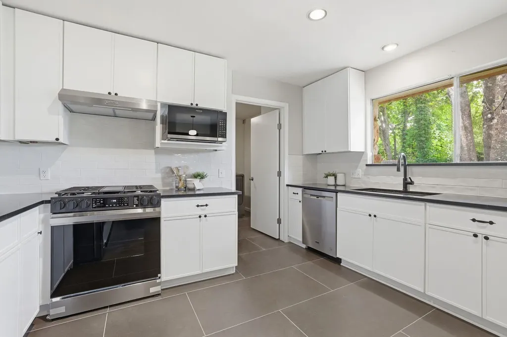 9907 Oak Hollow Drive Austin TX 78758
