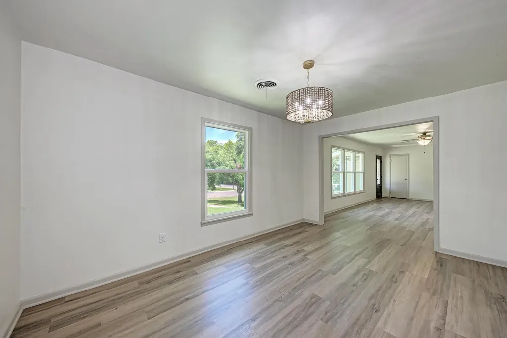 502 W Avenue A Lampasas TX 76550