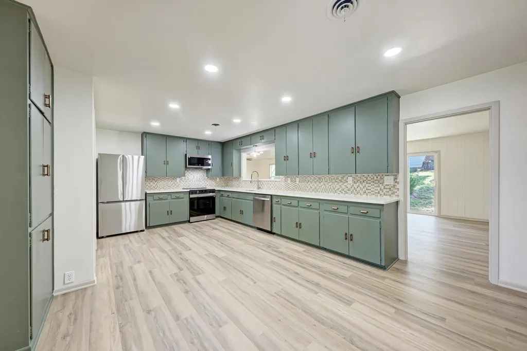 502 W Avenue A Lampasas TX 76550
