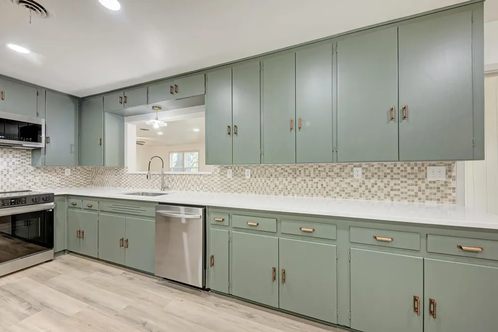 502 W Avenue A Lampasas TX 76550